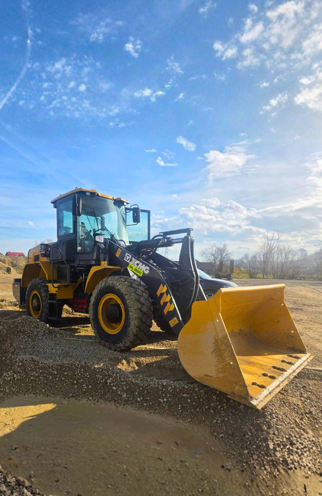 XCMG XC938 utovarivač na gradilištu, građevinska mašina za rukovanje materijalom u ponudi Parts Expert d.o.o.