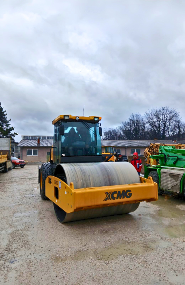 XCMG XS113 valjak za sabijanje tla i asfalta na gradilištu, građevinska mašina u ponudi Parts Expert d.o.o.